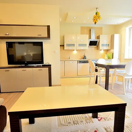 Victus Apartamenty, Okrzei *