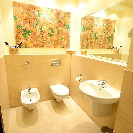Victus Apartamenty, Okrzei