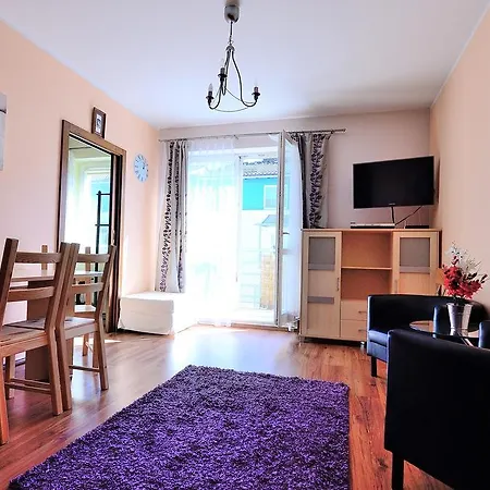 Daire Victus Apartamenty, Okrzei