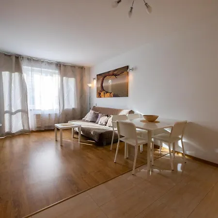 Victus Apartamenty, Okrzei