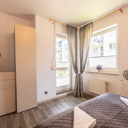 Victus Apartamenty, Okrzei *