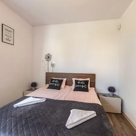 Daire Victus Apartamenty, Okrzei *